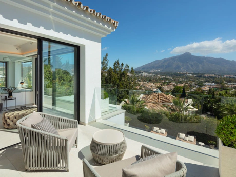 Villa for sale in Nueva Andalucia, Marbella