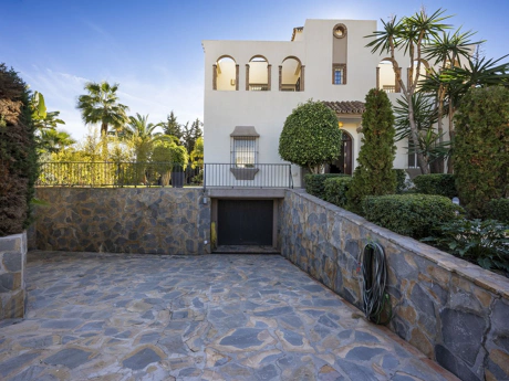 Villa for sale in Nueva Andalucia, Marbella