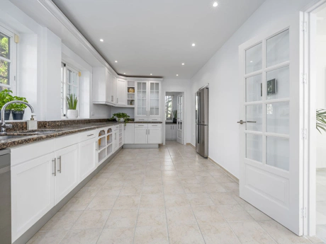 Villa for sale in Nueva Andalucia, Marbella