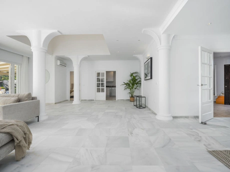 Villa for sale in Nueva Andalucia, Marbella