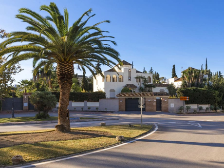 Villa for sale in Nueva Andalucia, Marbella