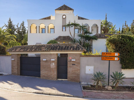 Villa for sale in Nueva Andalucia, Marbella