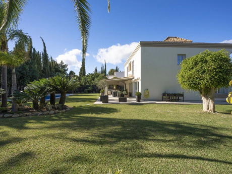 Villa for sale in Nueva Andalucia, Marbella