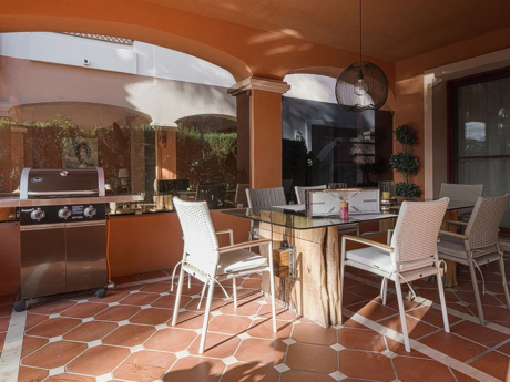 Villa for sale in Nueva Andalucia, Marbella