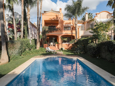 Villa for sale in Nueva Andalucia, Marbella