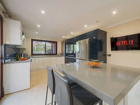 Villa for sale in Nueva Andalucia, Marbella