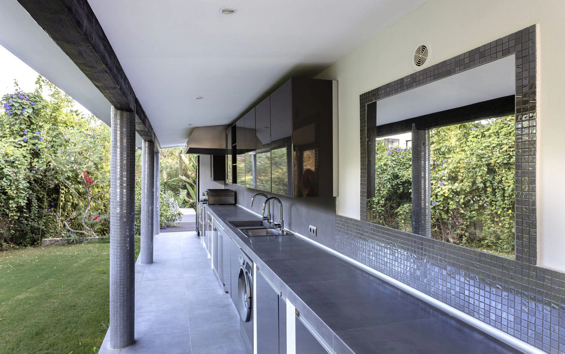 Villa for sale in Nueva Andalucia, Marbella