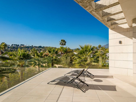 Villa for sale in Nueva Andalucia, Marbella