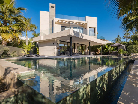 Villa for sale in Nueva Andalucia, Marbella