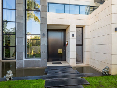 Villa for sale in Nueva Andalucia, Marbella