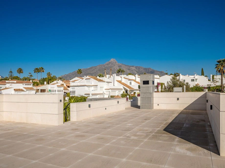 Villa for sale in Nueva Andalucia, Marbella