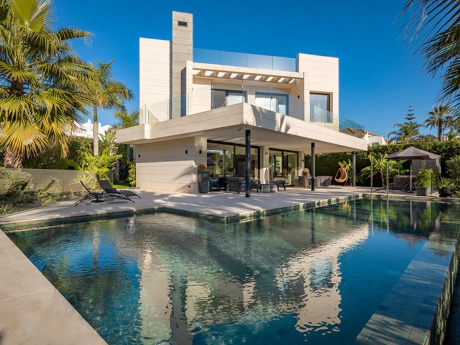 Villa for sale in Nueva Andalucia, Marbella
