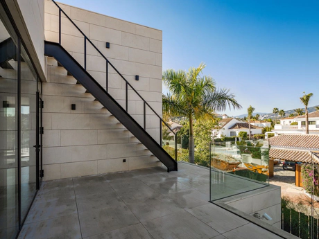 Villa for sale in Nueva Andalucia, Marbella