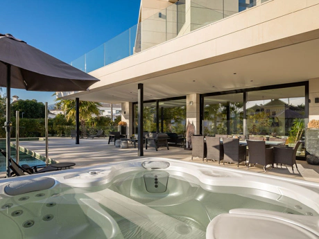 Villa for sale in Nueva Andalucia, Marbella