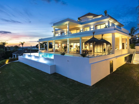 Villa for sale in Benahavis