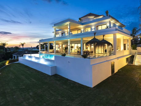 Villa for sale in Benahavis
