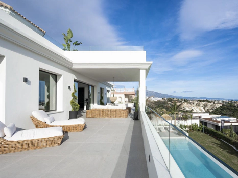 Villa for sale in Benahavis
