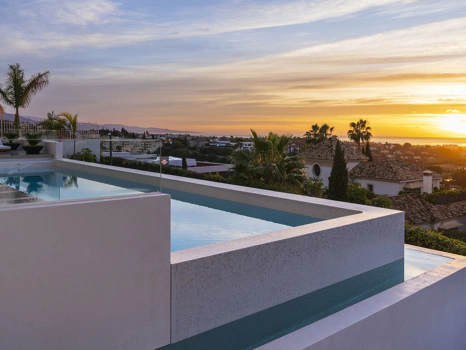 Villa for sale in Benahavis