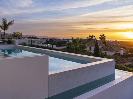 Villa for sale in Benahavis