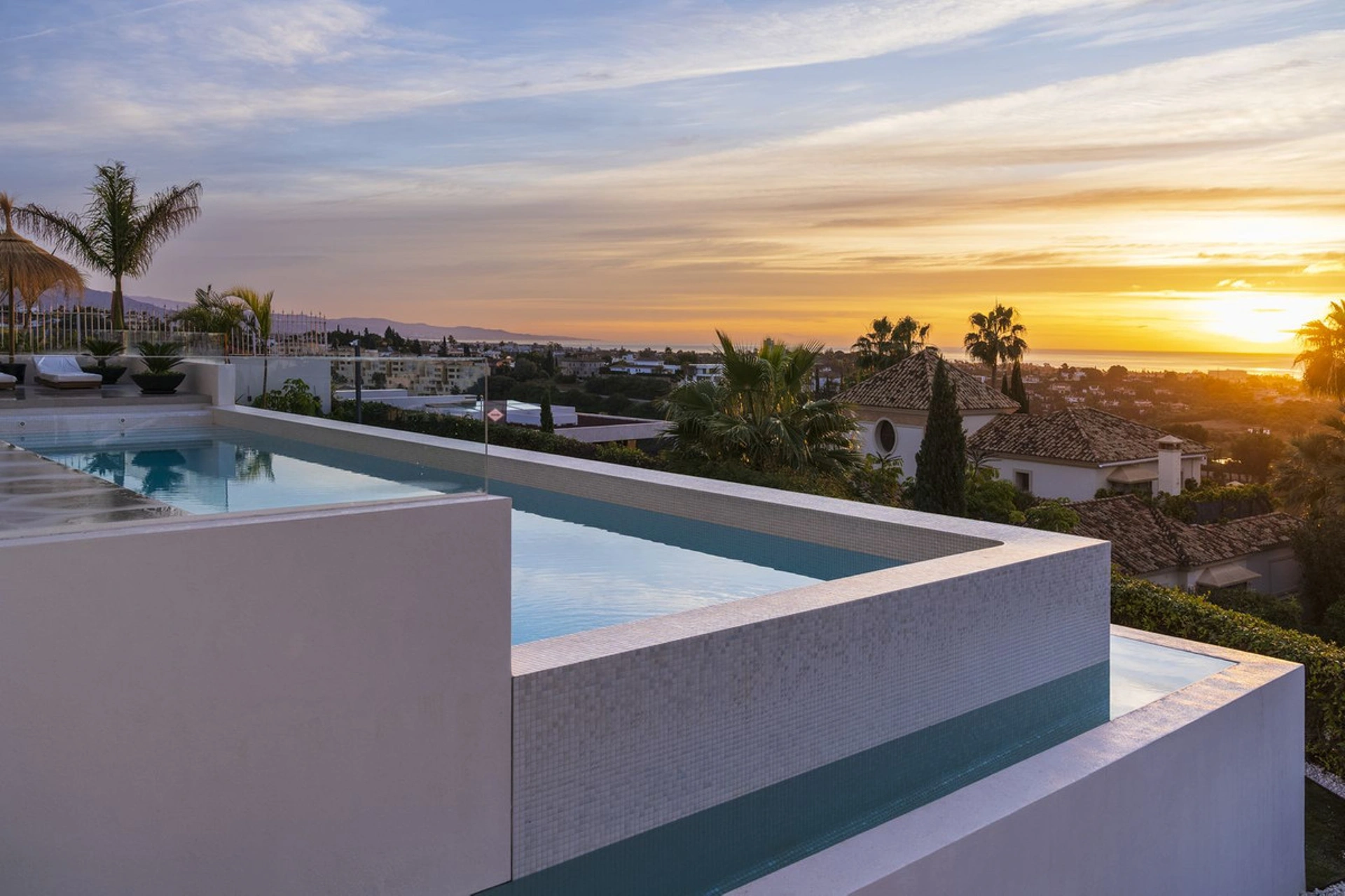 Villa for sale in Benahavis