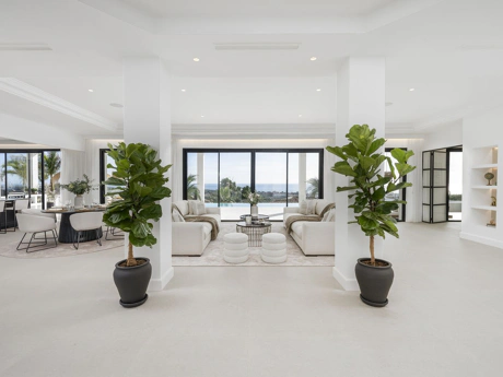Villa for sale in Benahavis