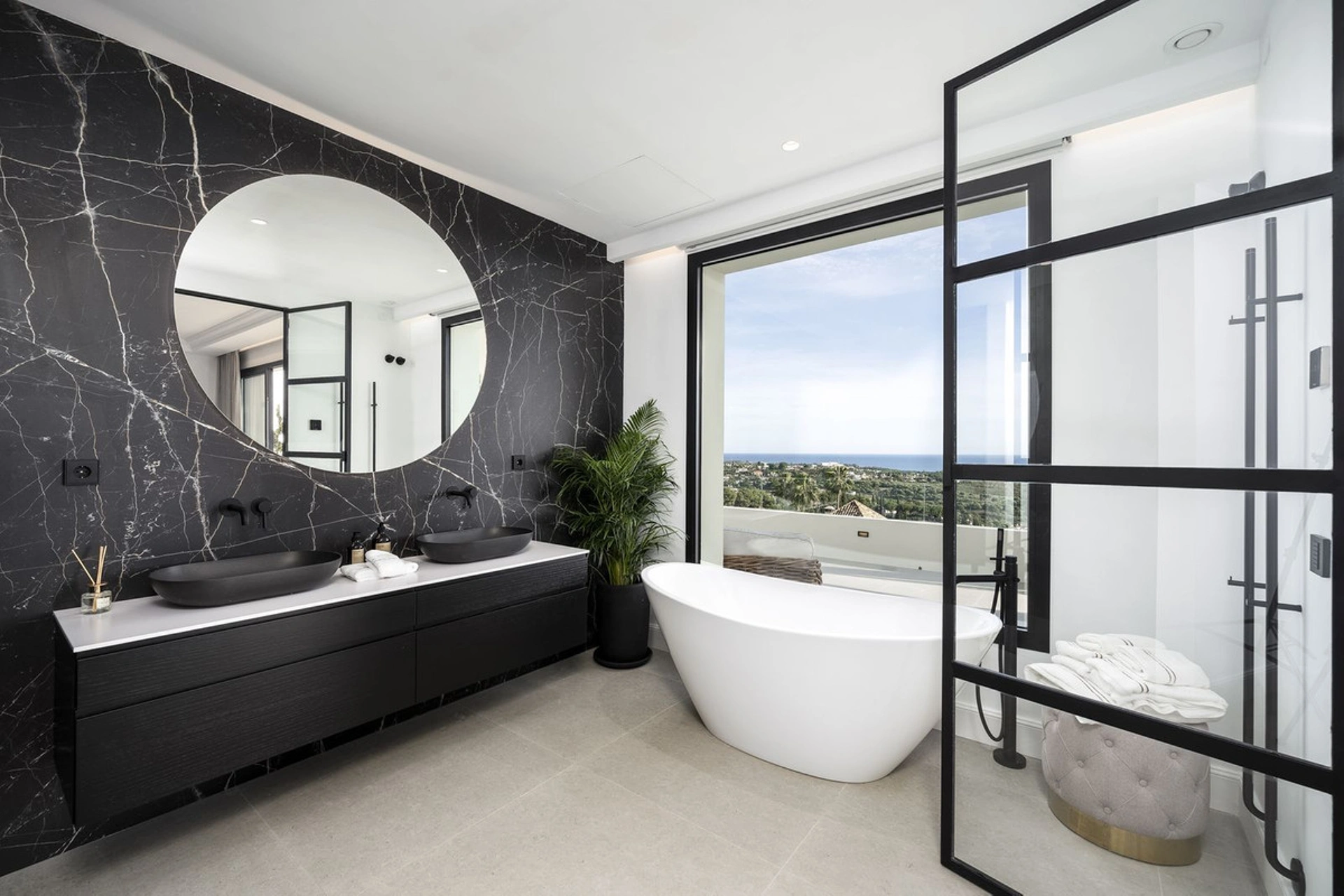 Villa for sale in Benahavis