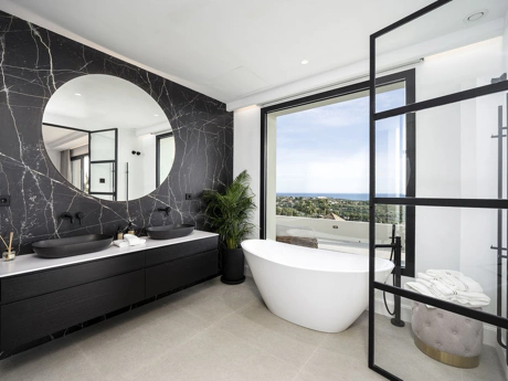 Villa for sale in Benahavis