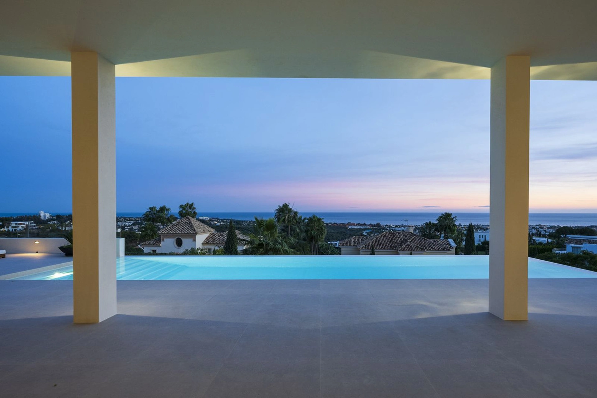 Villa for sale in Benahavis
