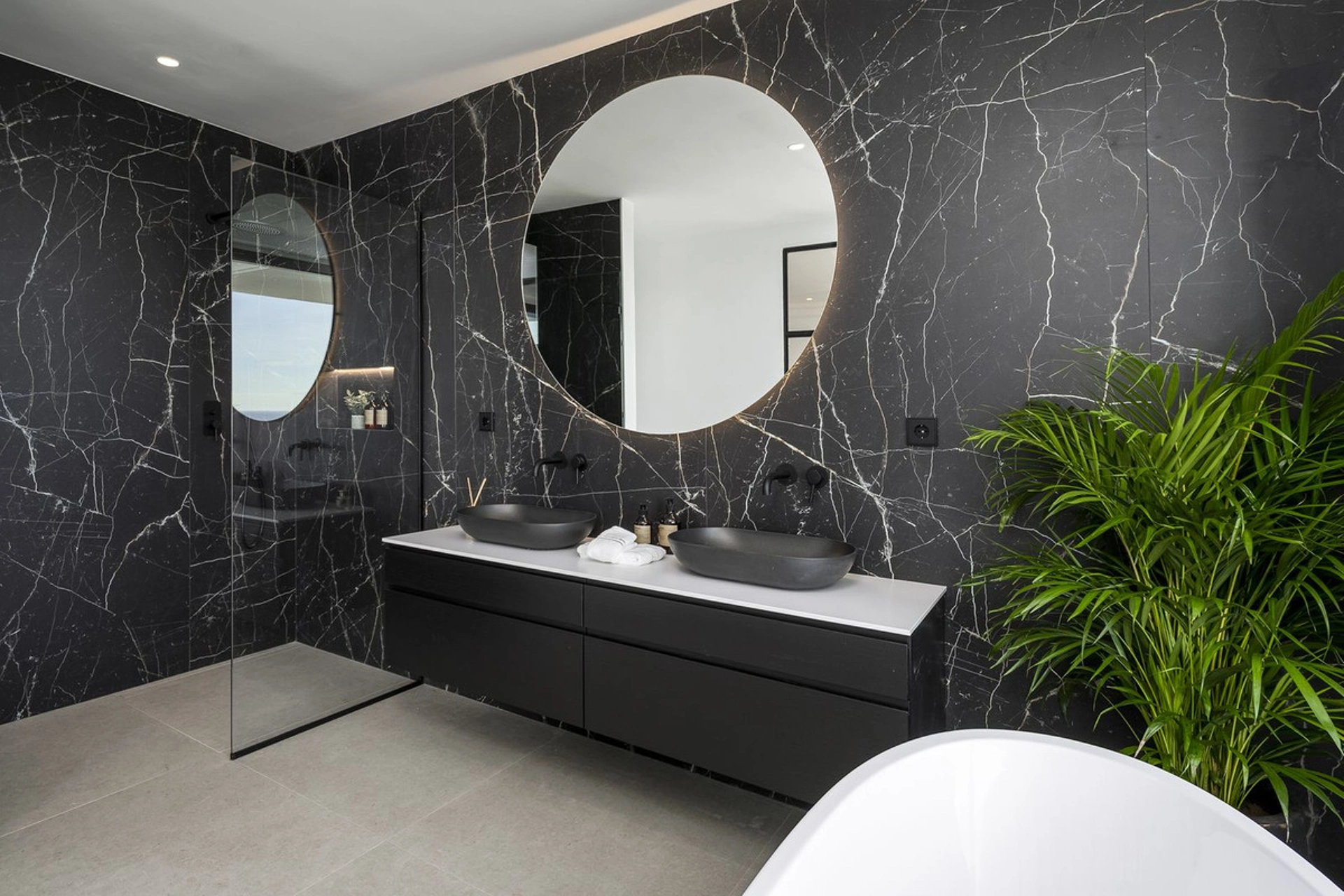 Villa for sale in Benahavis