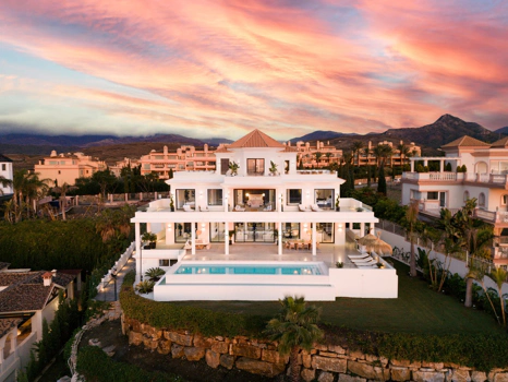 Villa for sale in Benahavis