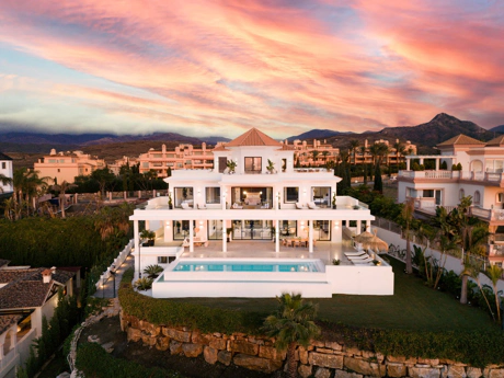 Villa for sale in Benahavis