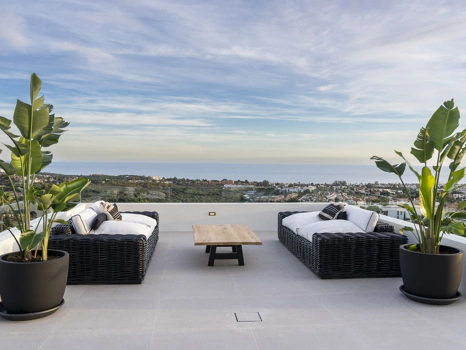 Villa for sale in Benahavis