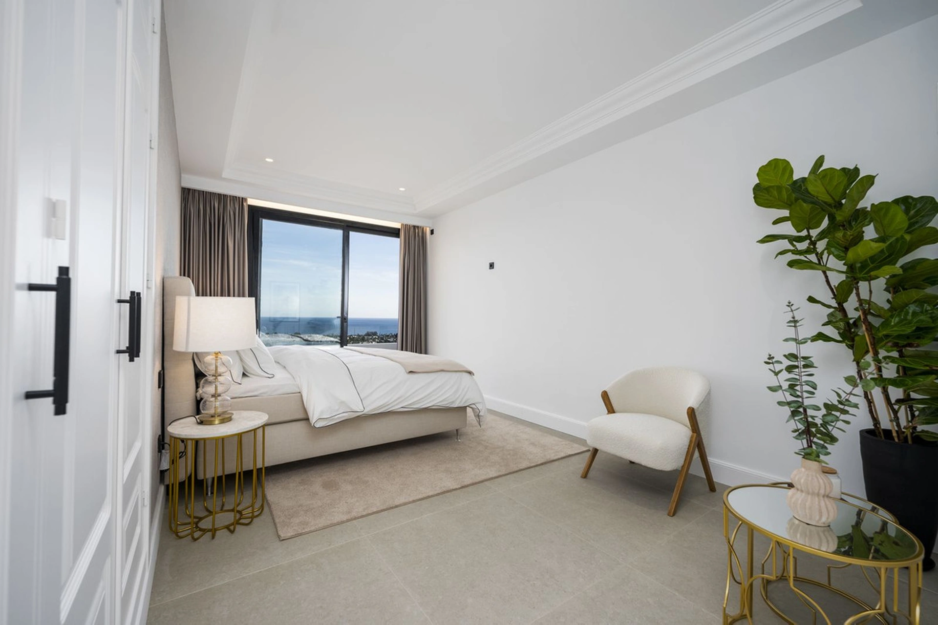 Villa for sale in Benahavis