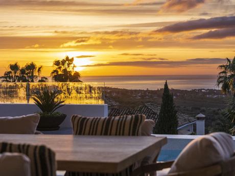 Villa for sale in Benahavis