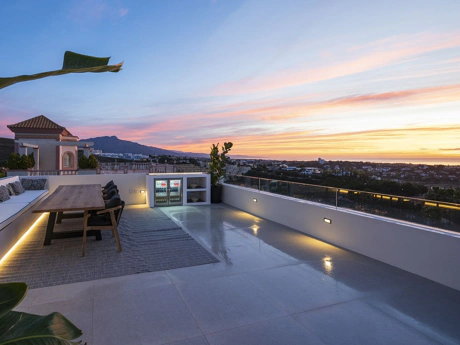 Villa for sale in Benahavis