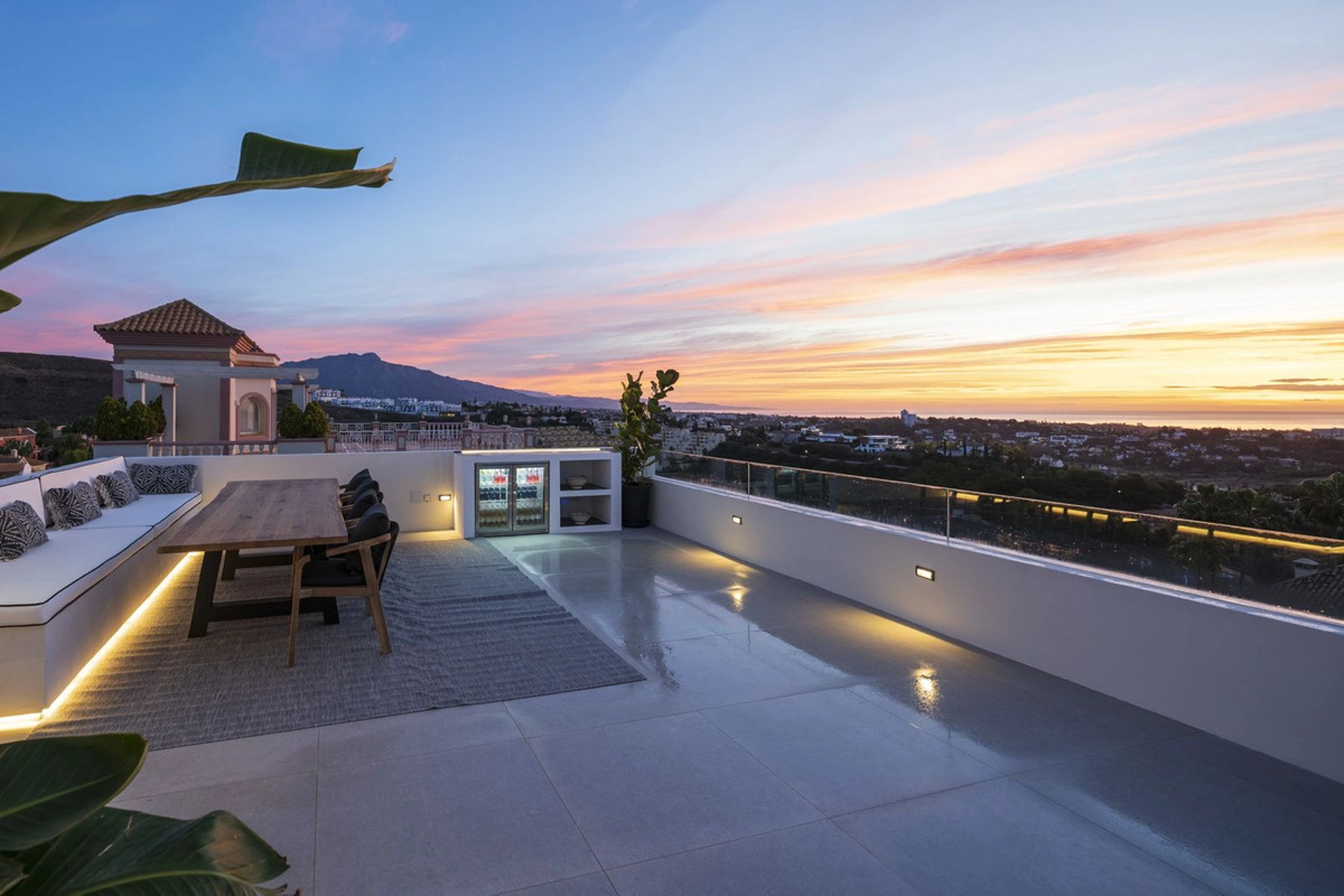 Villa for sale in Benahavis