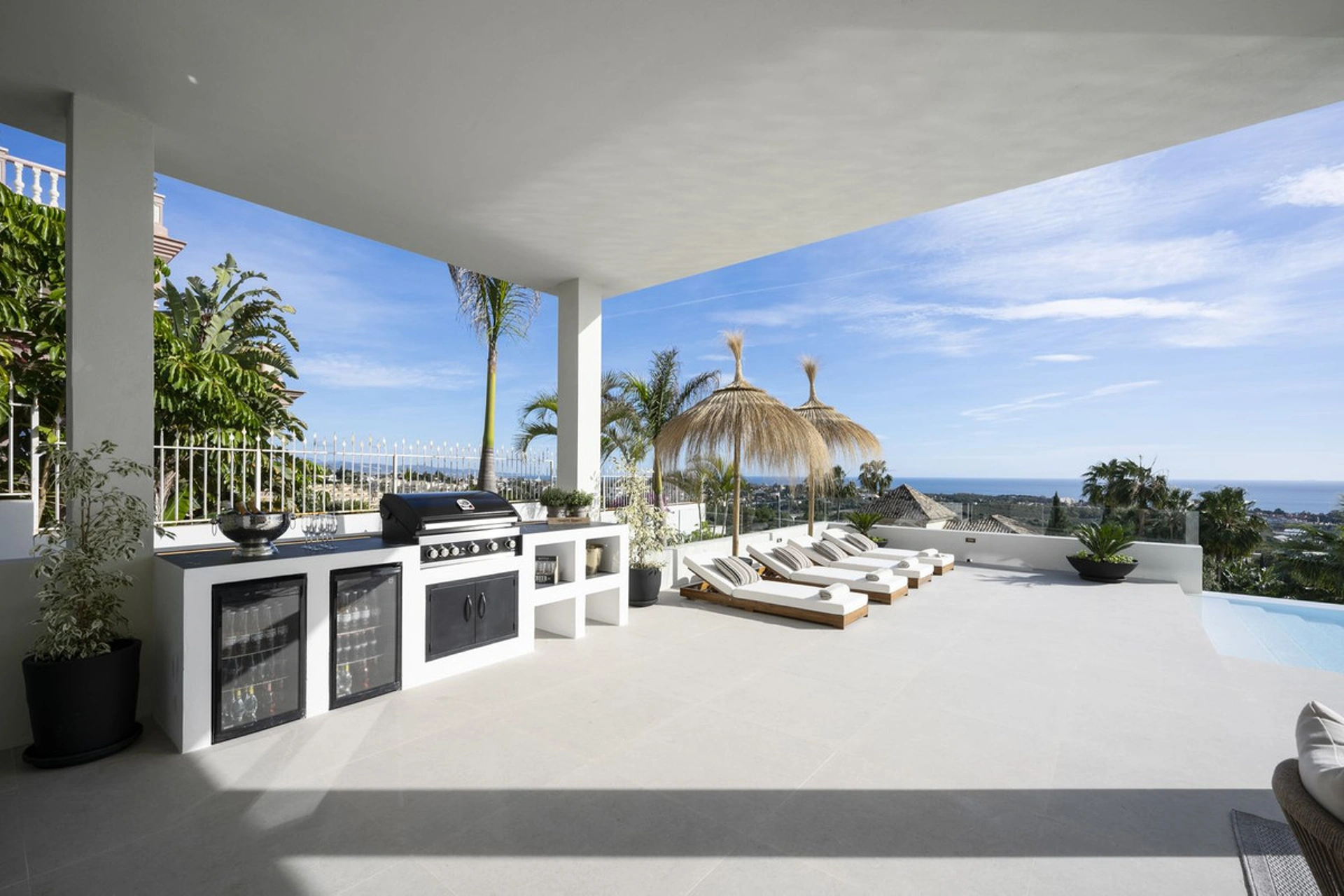 Villa for sale in Benahavis