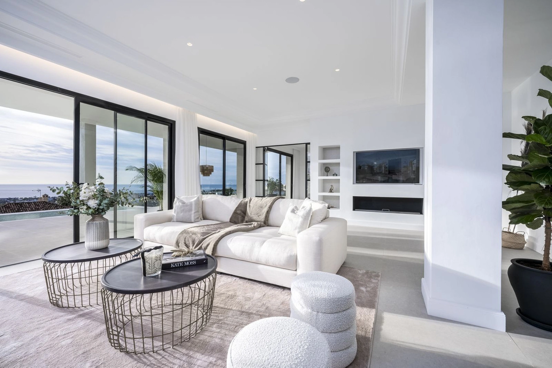 Villa for sale in Benahavis