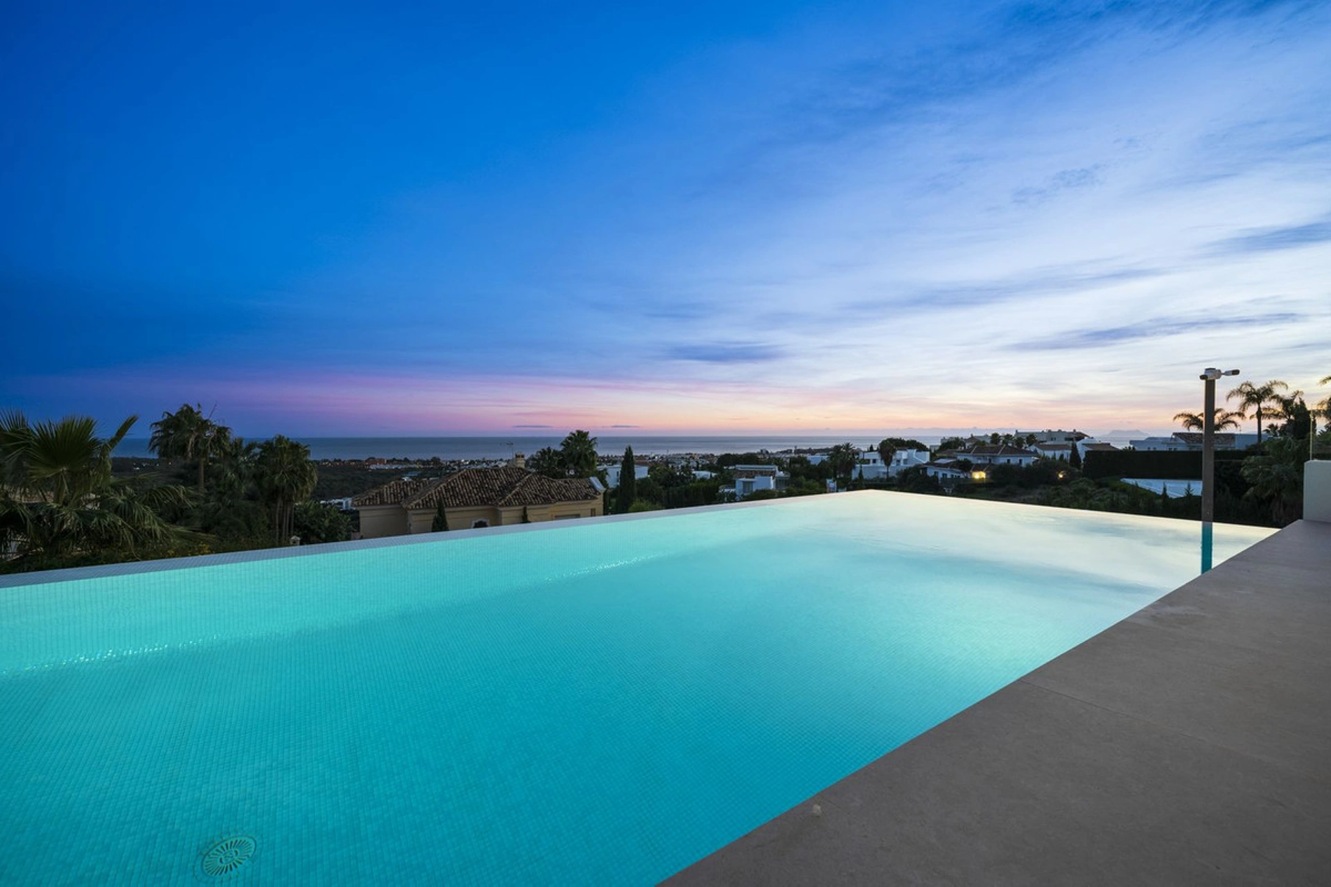 Villa for sale in Benahavis