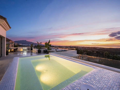 Villa for sale in Benahavis
