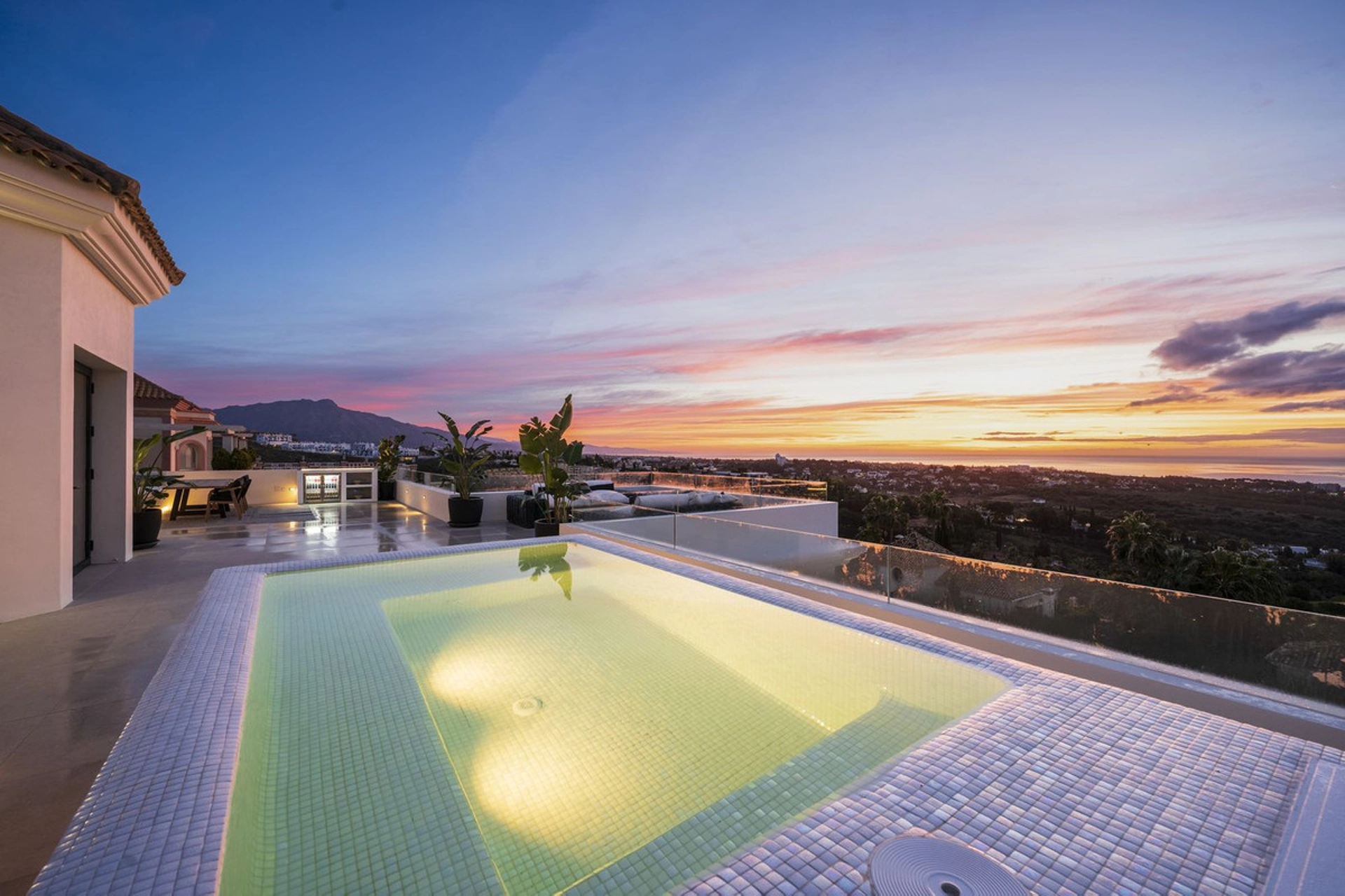 Villa for sale in Benahavis