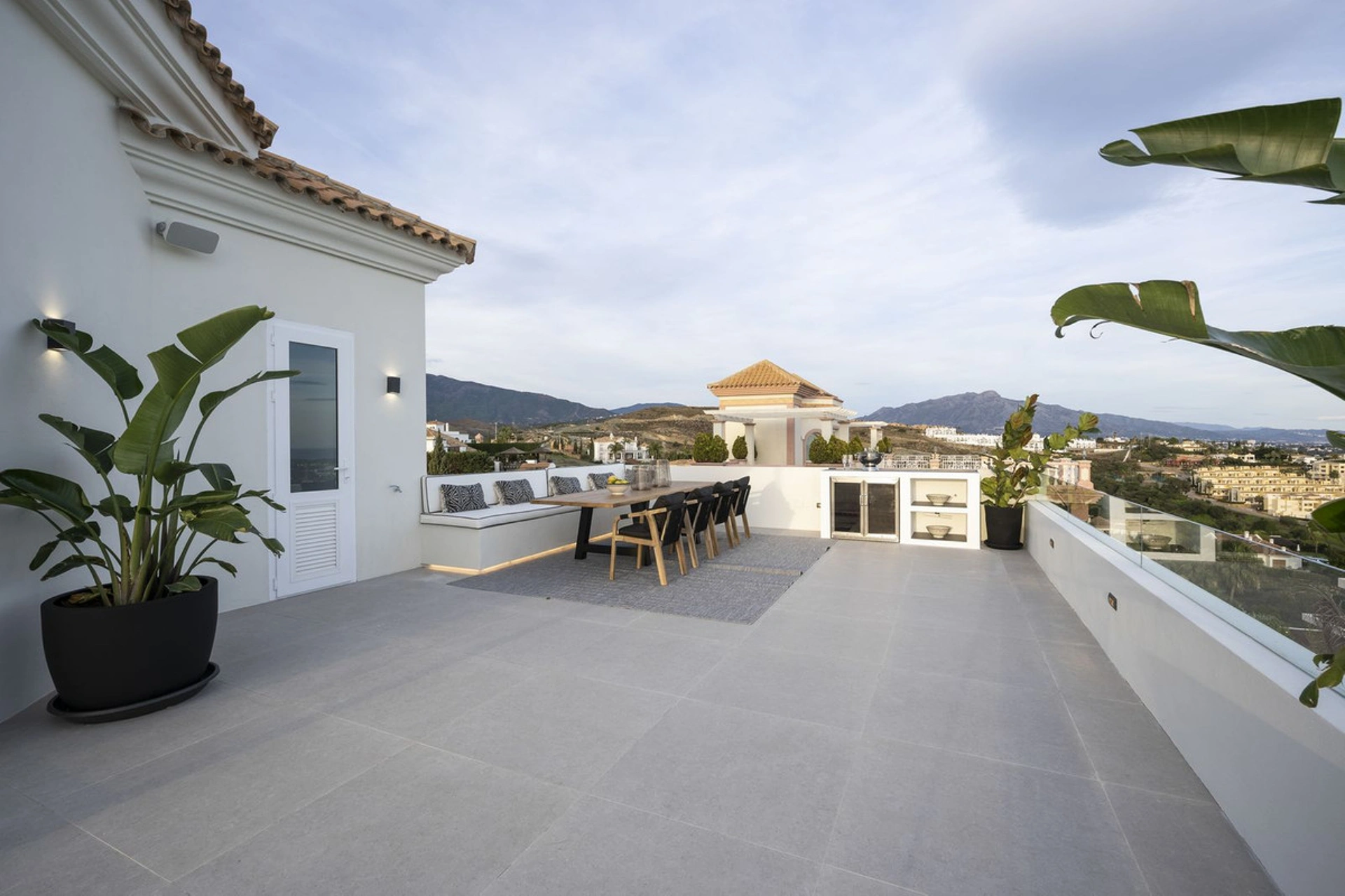 Villa for sale in Benahavis