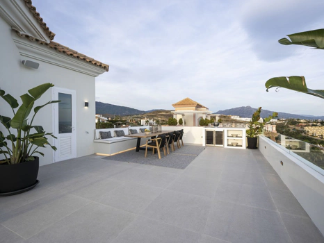 Villa for sale in Benahavis