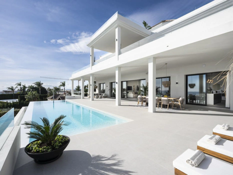 Villa for sale in Benahavis
