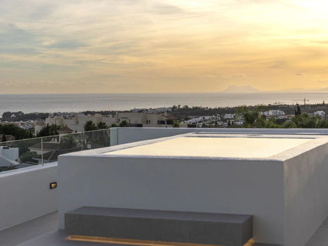 Villa for sale in Benahavis