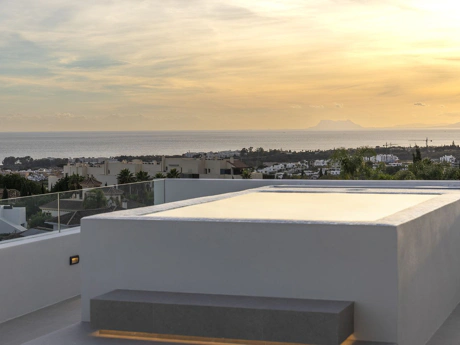 Villa for sale in Benahavis