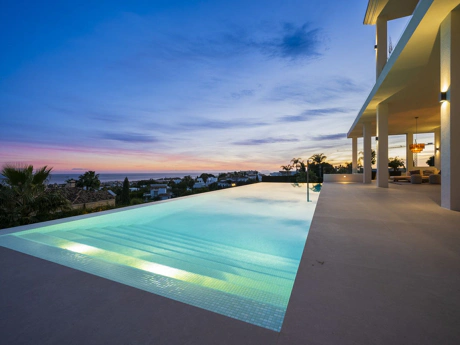 Villa for sale in Benahavis