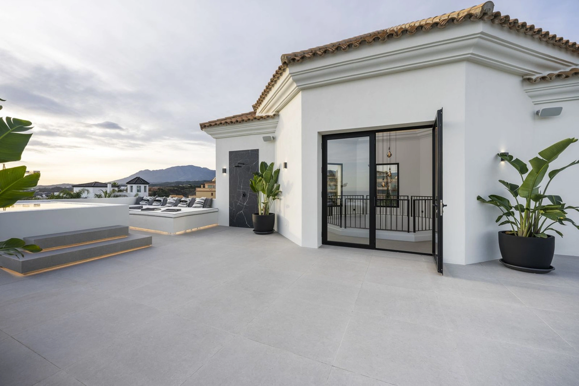 Villa for sale in Benahavis