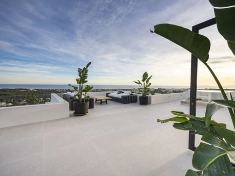 Villa for sale in Benahavis