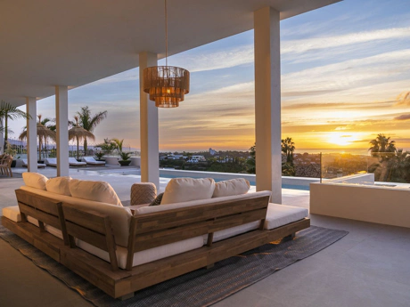 Villa for sale in Benahavis